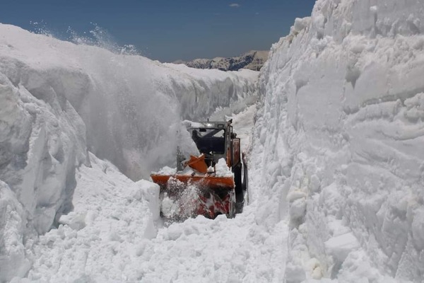 Srinagar Leh Highway snow clearance work